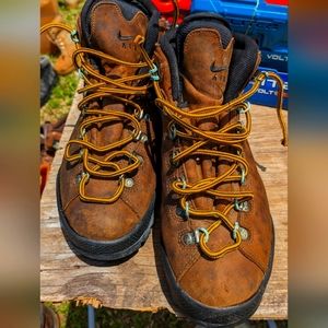 Ventage women's ACG Nike boots